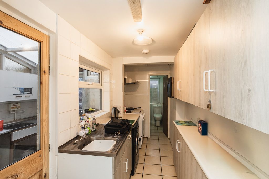 Property photo 2 of 33