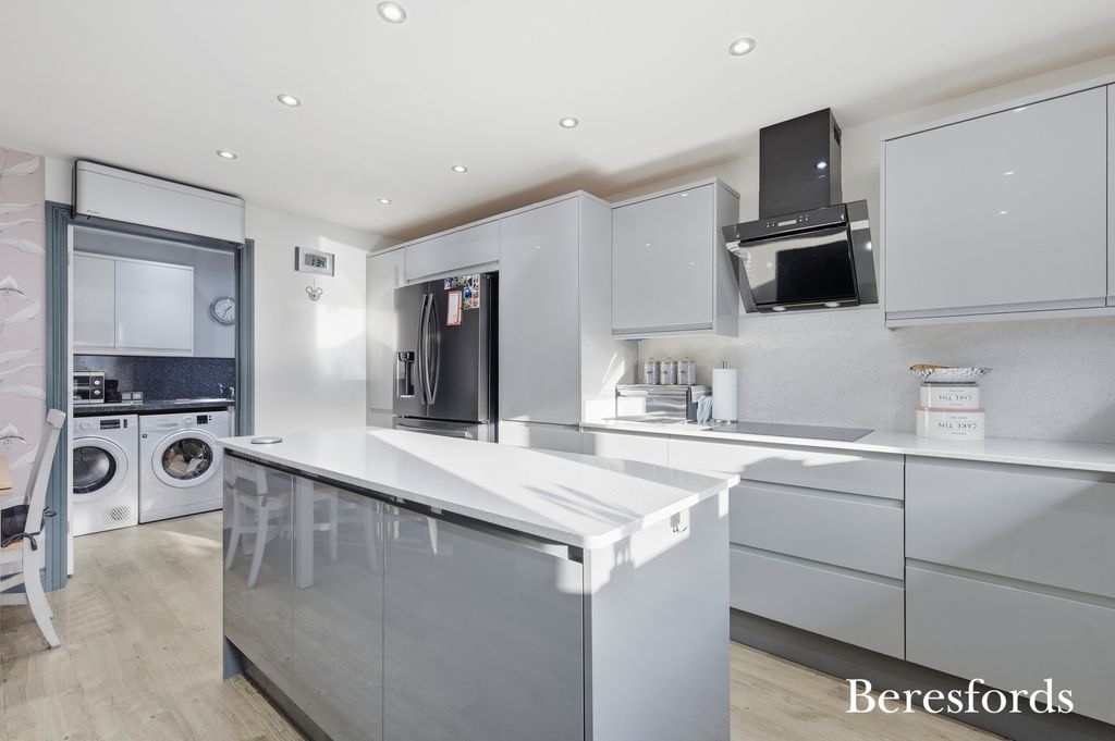 Property photo 3 of 27 Picture No. 24