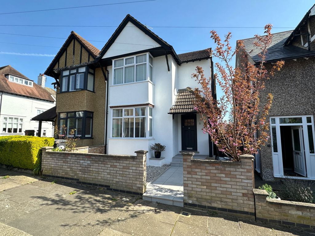 Property photo 1 of 28