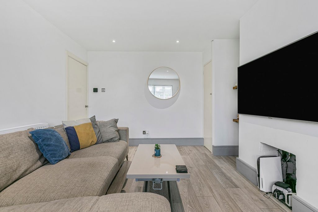 Property photo 2 of 11 7_60502
