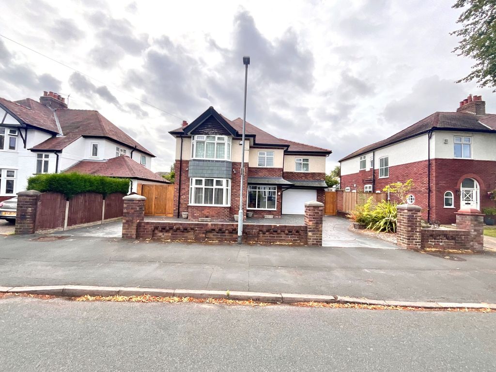 Property photo 2 of 32