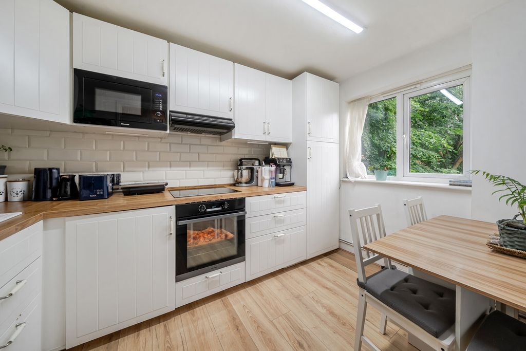 Property photo 2 of 15 1471852-2-6A2018B...