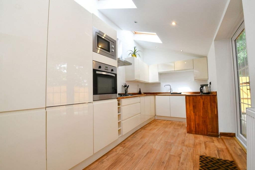 Property photo 1 of 25