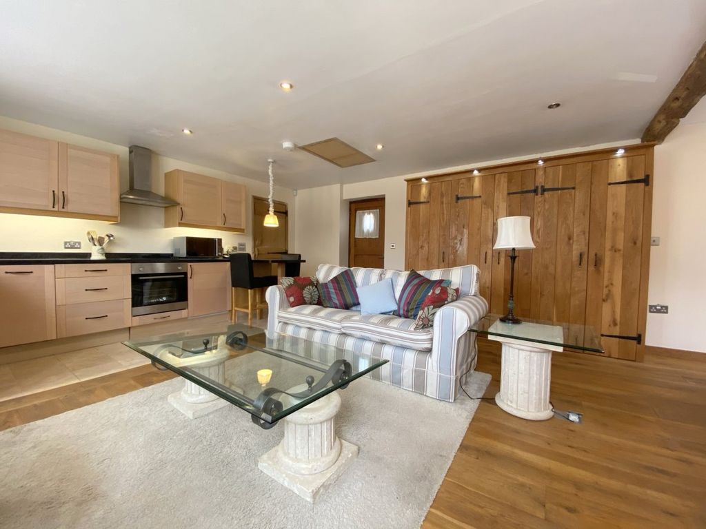 Property photo 3 of 10 Gallery