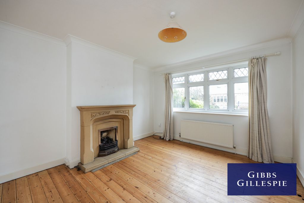 Property photo 3 of 10 1