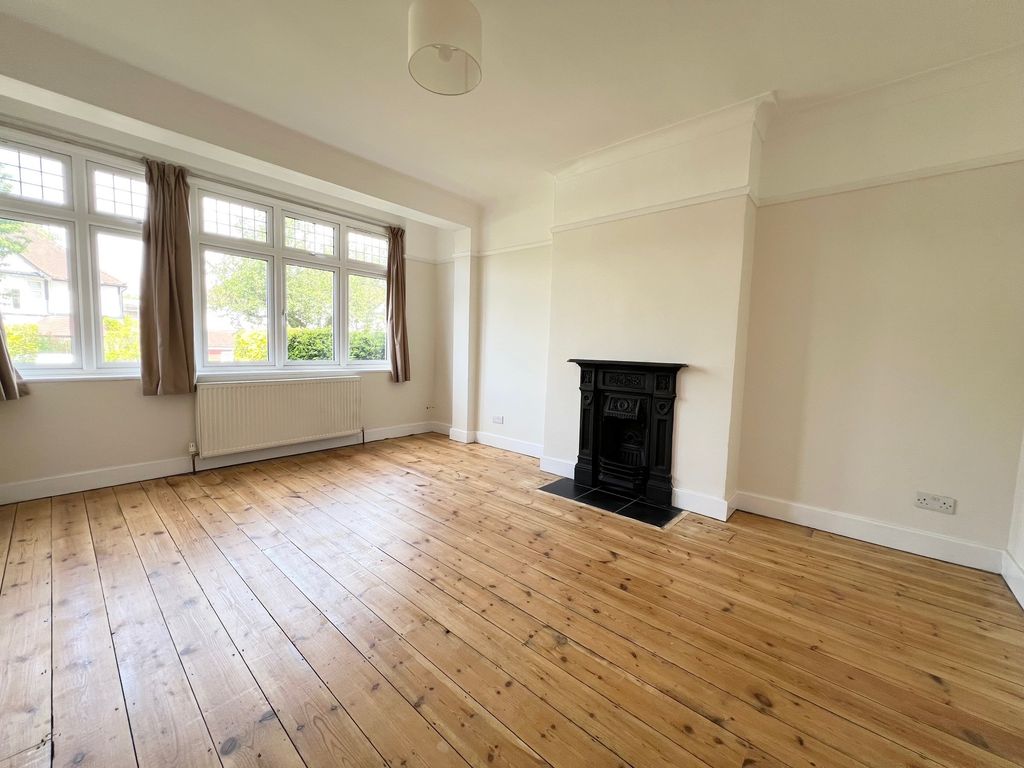 Property photo 3 of 16 4