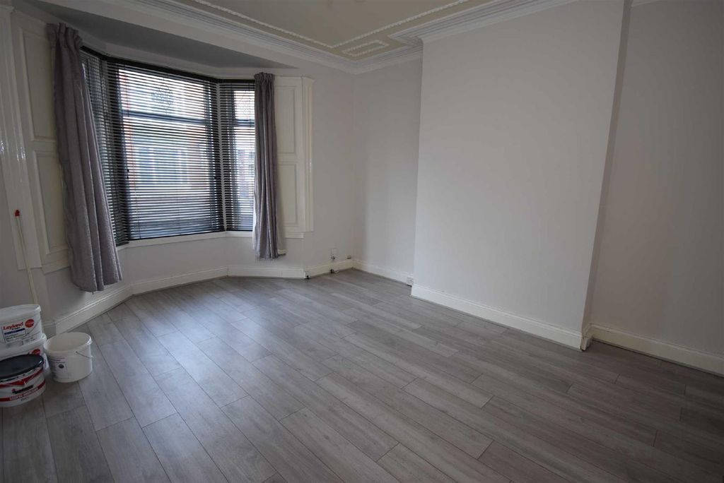 2 bed flat for saleTalbot Road, South Shields NE34 photo 5