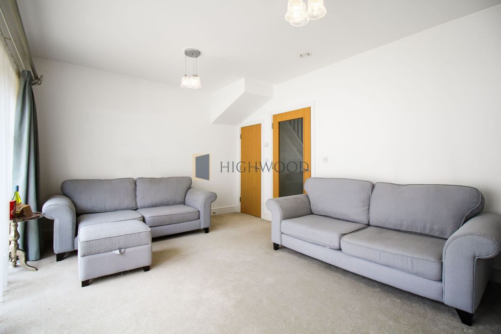 Property photo 3 of 45