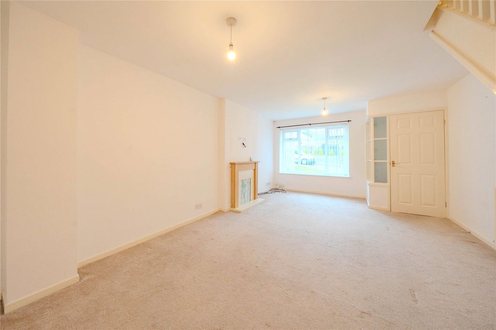 Property photo 2 of 13 Lounge