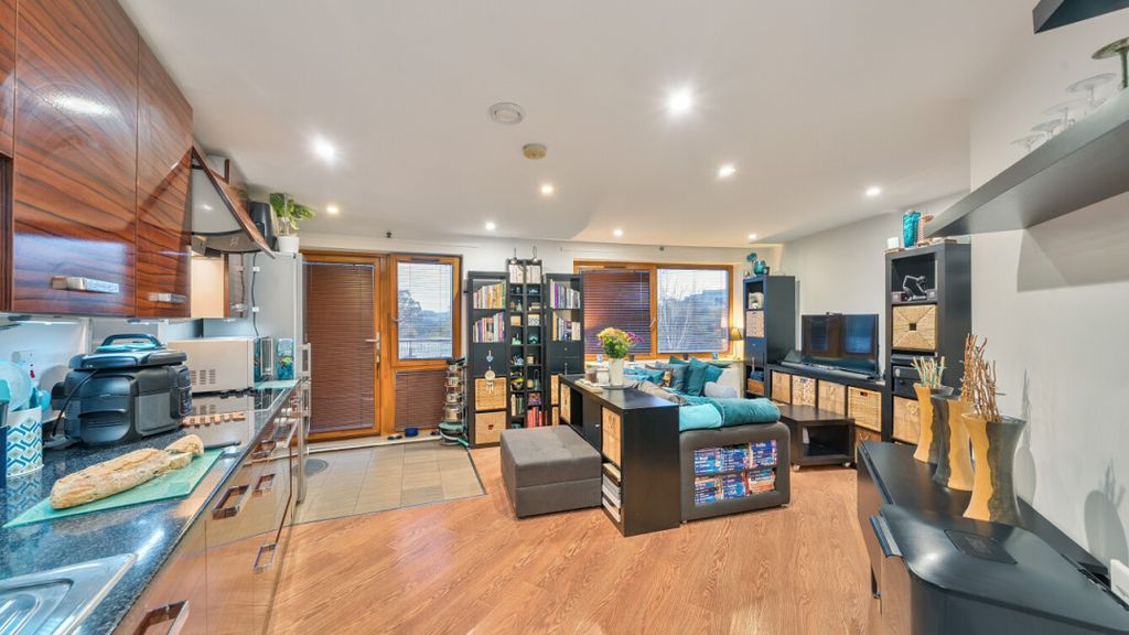 Property photo 2 of 18