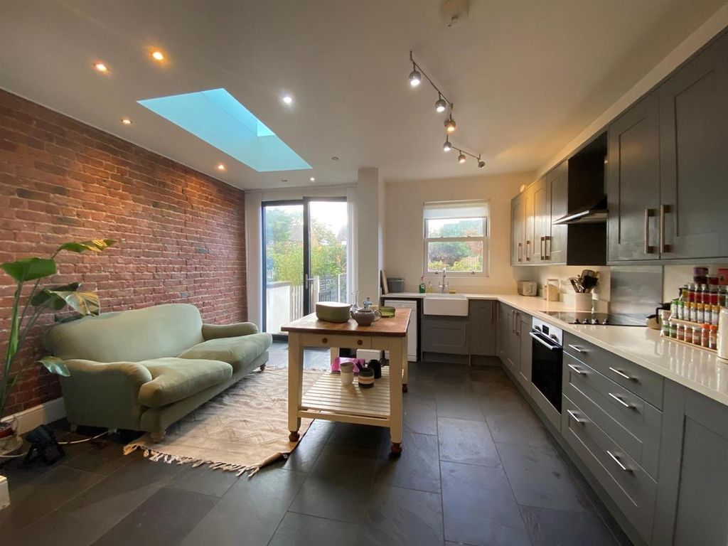 Property photo 3 of 21