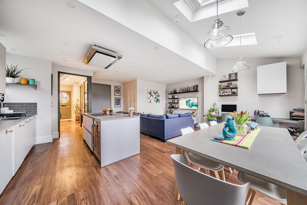 Property photo 3 of 21 Kitchen/Living Room