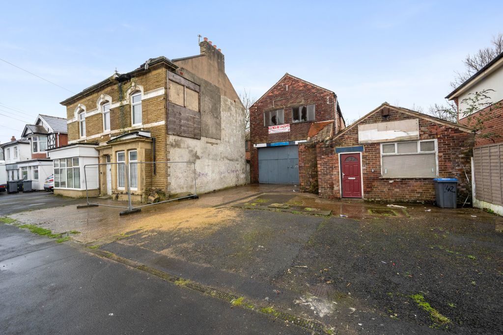 Property photo 2 of 3