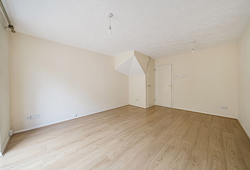 Property photo 3 of 11 Sitting Room