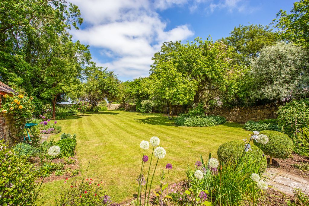 Property photo 2 of 22 Garden