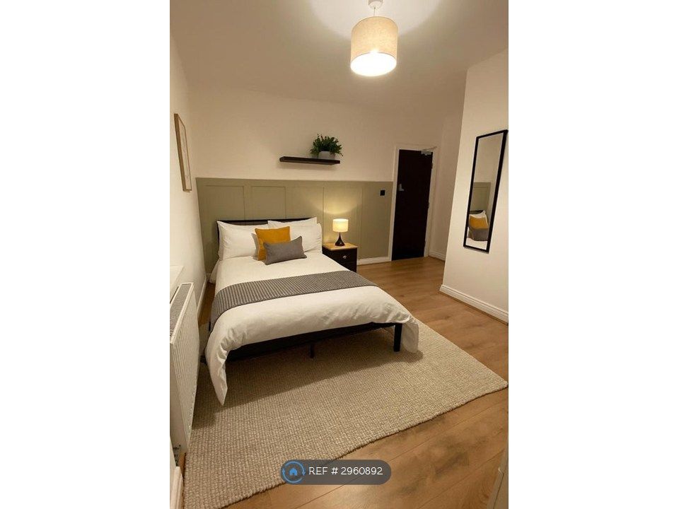 Property photo 1 of 8 Room 2