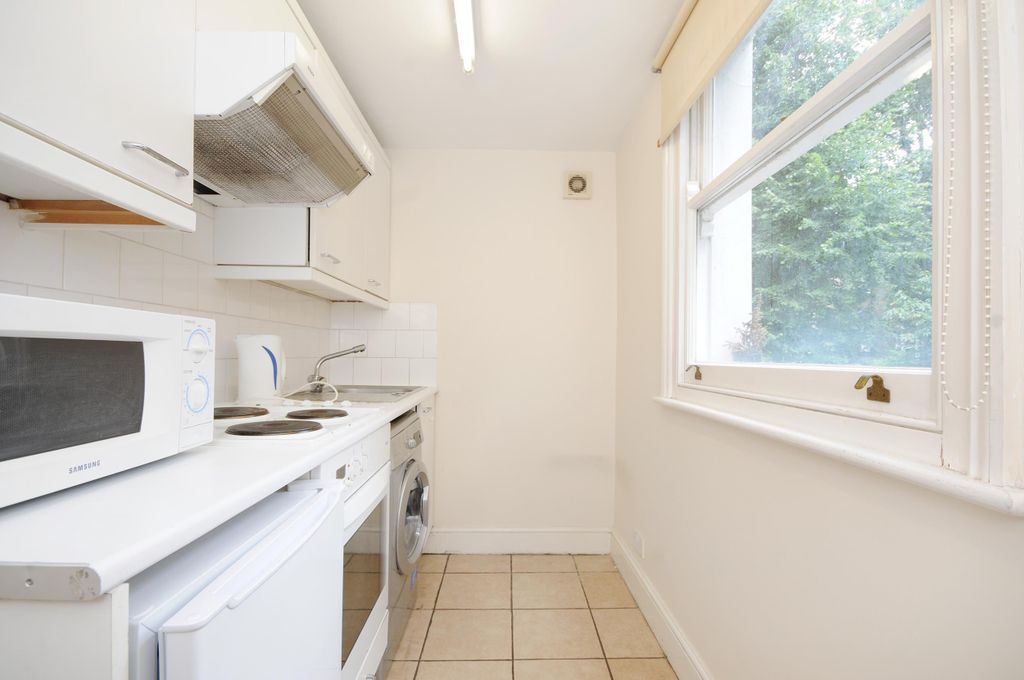 Property photo 1 of 6 Kitchen