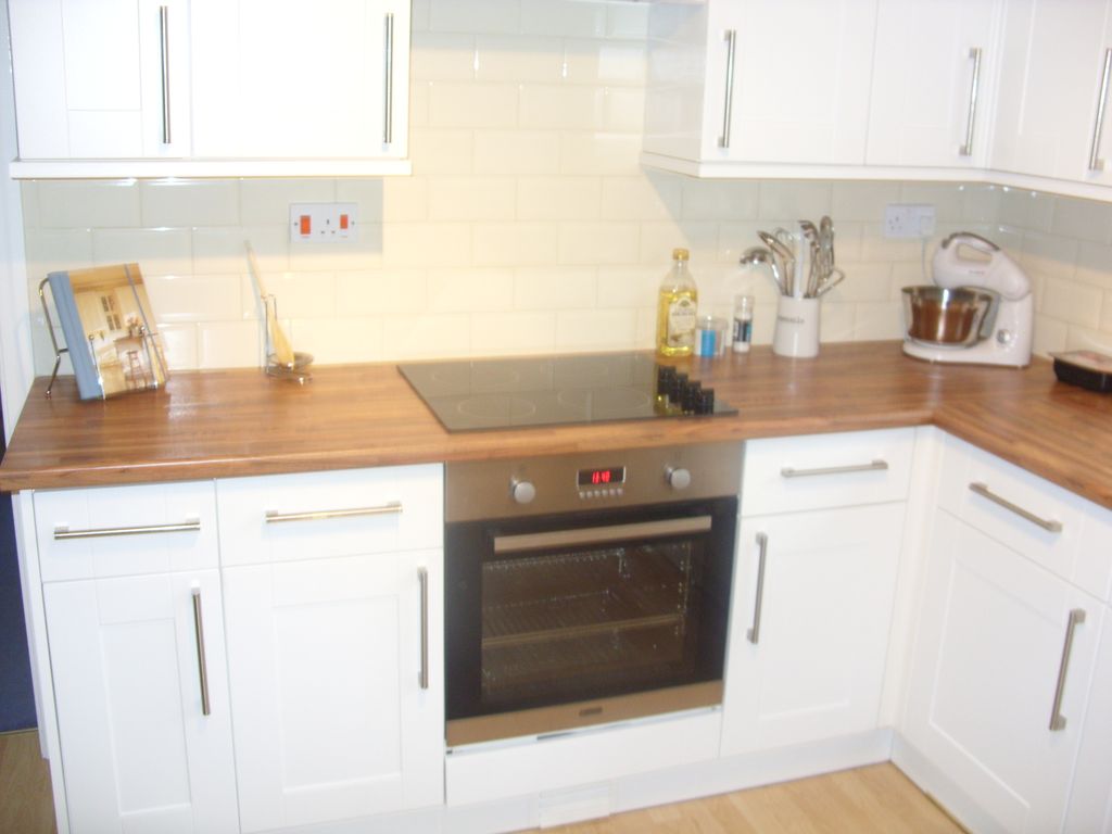 Property photo 3 of 14 Modern Kitchen