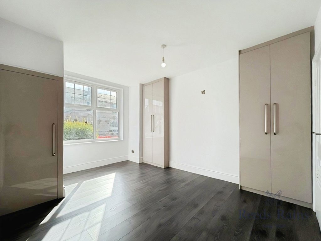 Property photo 3 of 8 Pbox-Img.Jpg