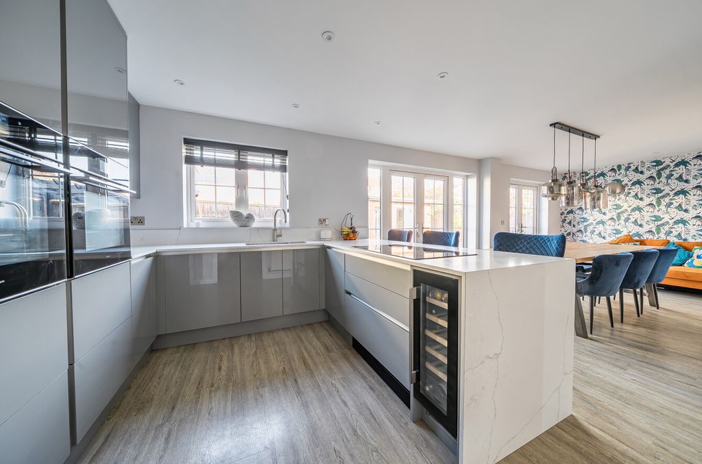 Property photo 2 of 29 1376998-6-6911E96...