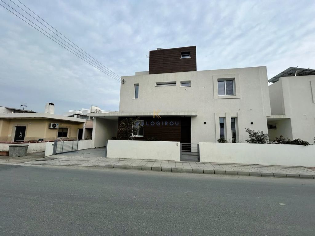 Property photo 1 of 18