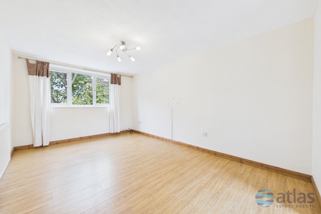 Property photo 2 of 14 Living Space