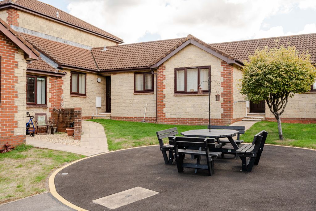Property photo 1 of 13 17
