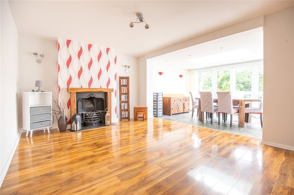 Property photo 1 of 24 Picture No. 06