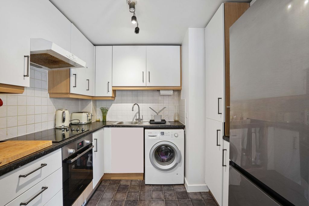 Property photo 3 of 9 Kitchen