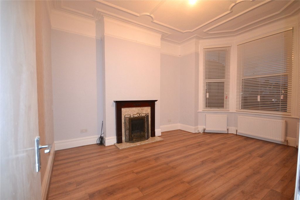 Property photo 3 of 8 Picture No. 04
