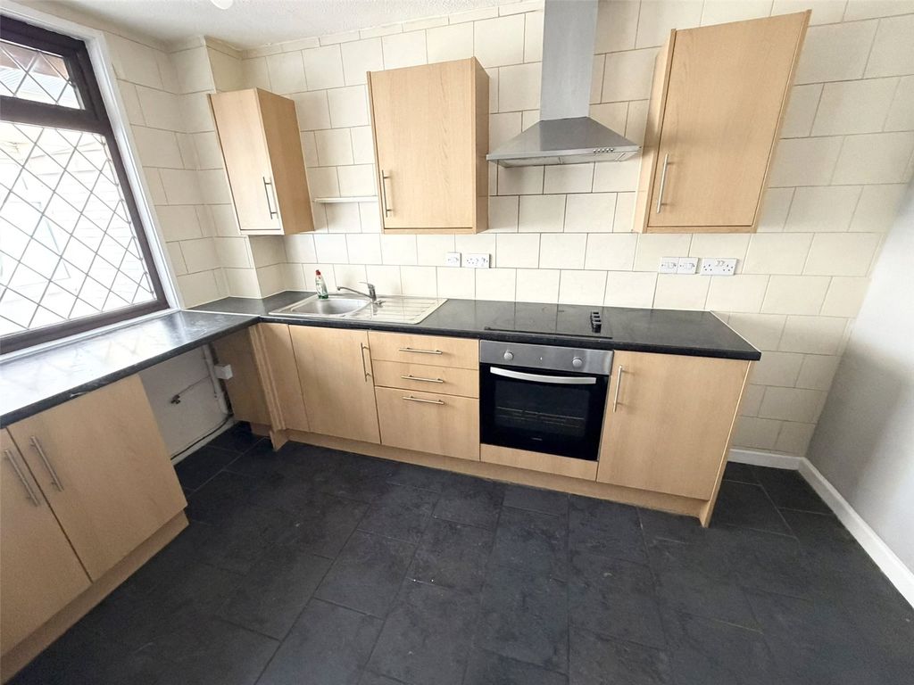 Property photo 2 of 17 Picture No. 32