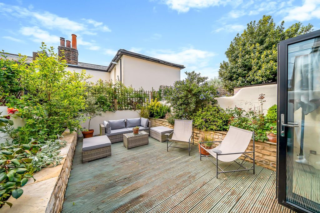 Property photo 1 of 21
