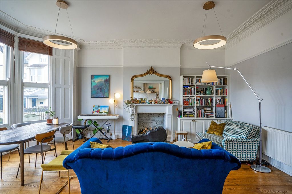 Property photo 2 of 10 Sitting/Dining Room