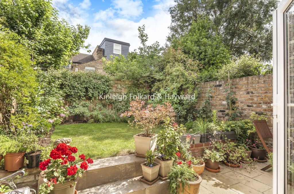 Property photo 2 of 5 14322283-26c1-4Ad2-B