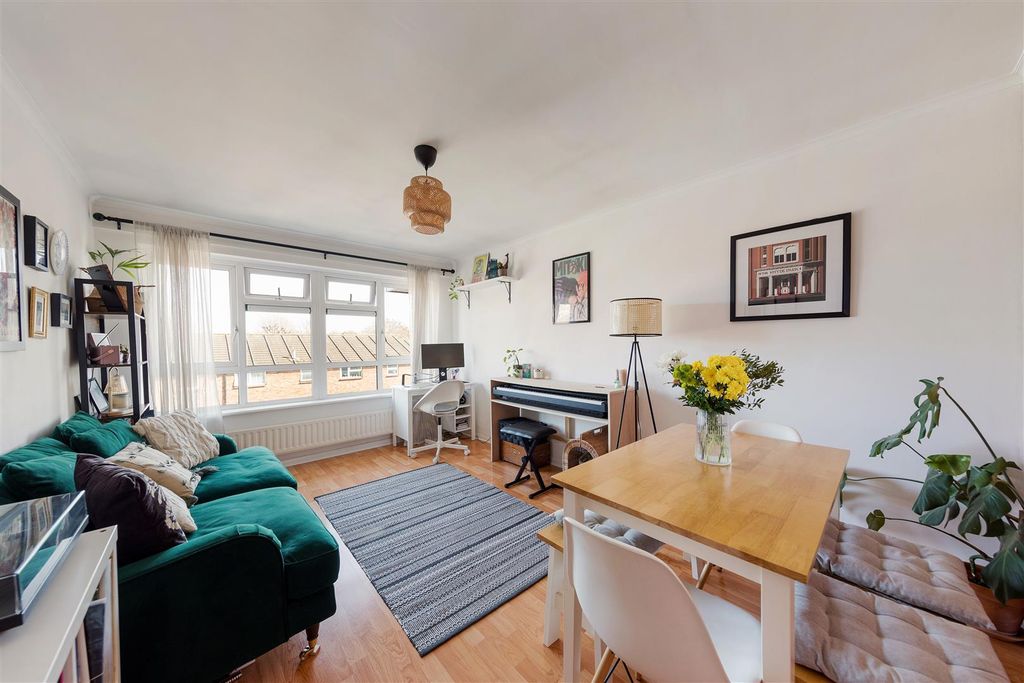 Property photo 1 of 13 Arkley Road, E17