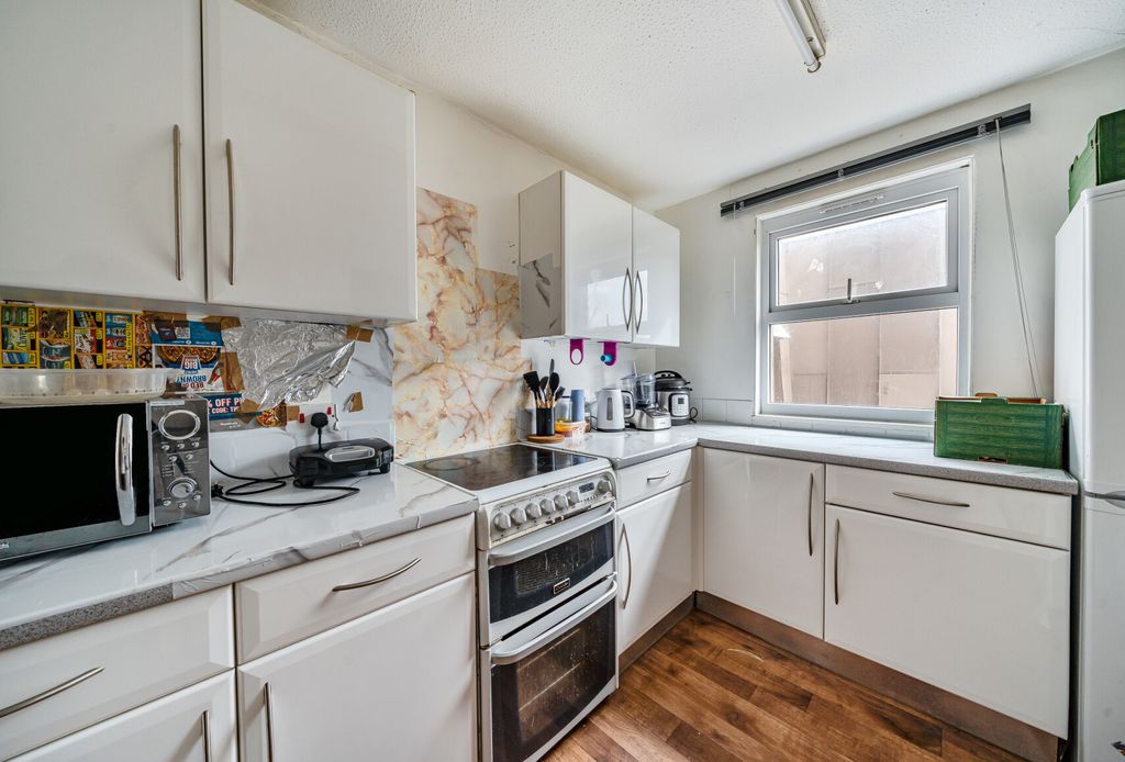 Property photo 1 of 10 1340654-17-689E1d...