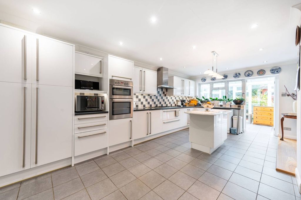 Property photo 3 of 29