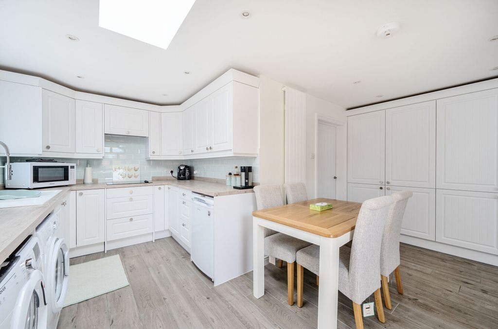 Property photo 3 of 21 1295875-15-682c5d...