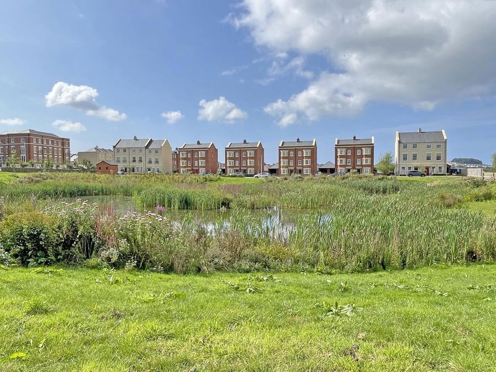 Property photo 2 of 22 Pandora Grove 17 - Pond 2.Jpg