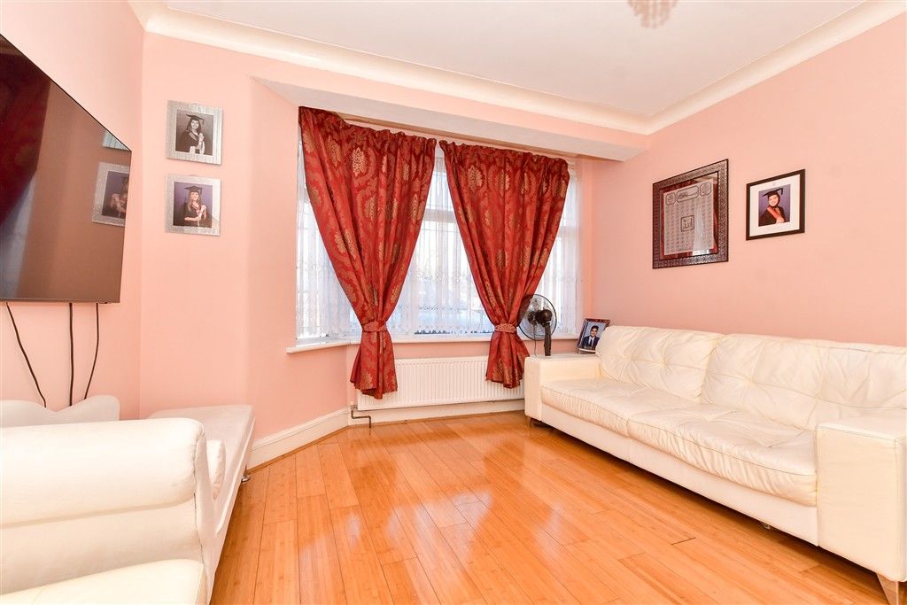 Property photo 2 of 10 Lounge