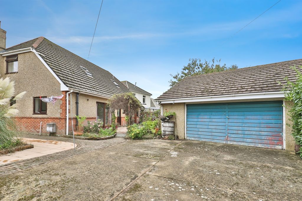 Property photo 2 of 21