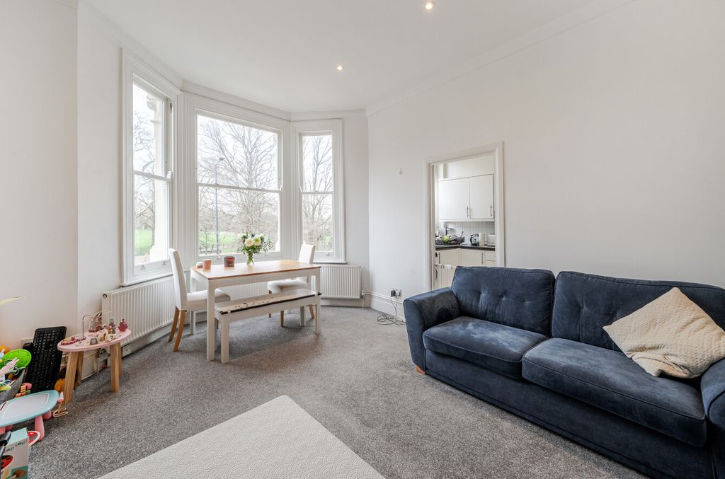 Property photo 3 of 9 1416439-3-6993071...