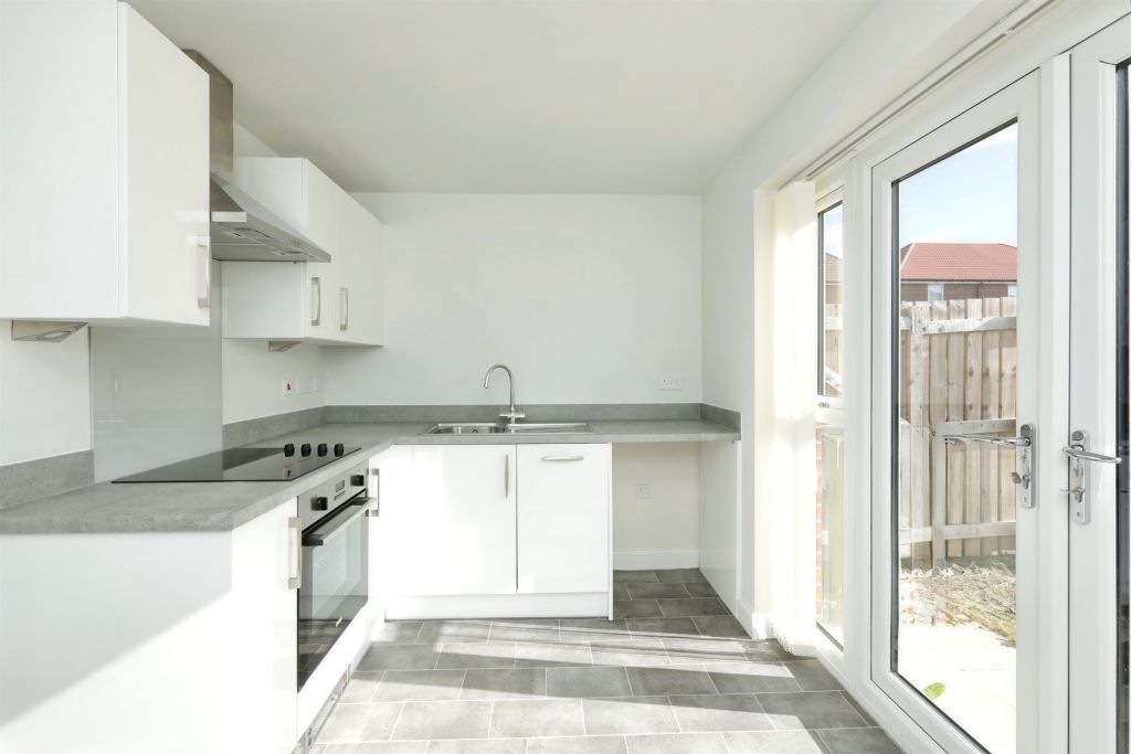 Property photo 2 of 11 Kitchen