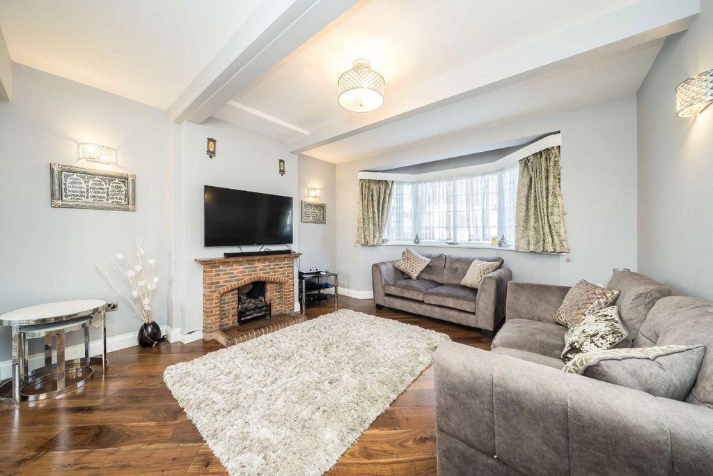 Property photo 3 of 5