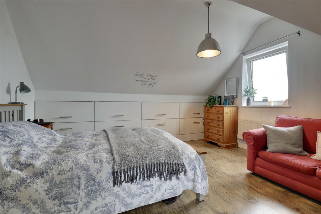 Additional image 23 of 3 bed maisonette for saleLangstone High Street, Havant PO9