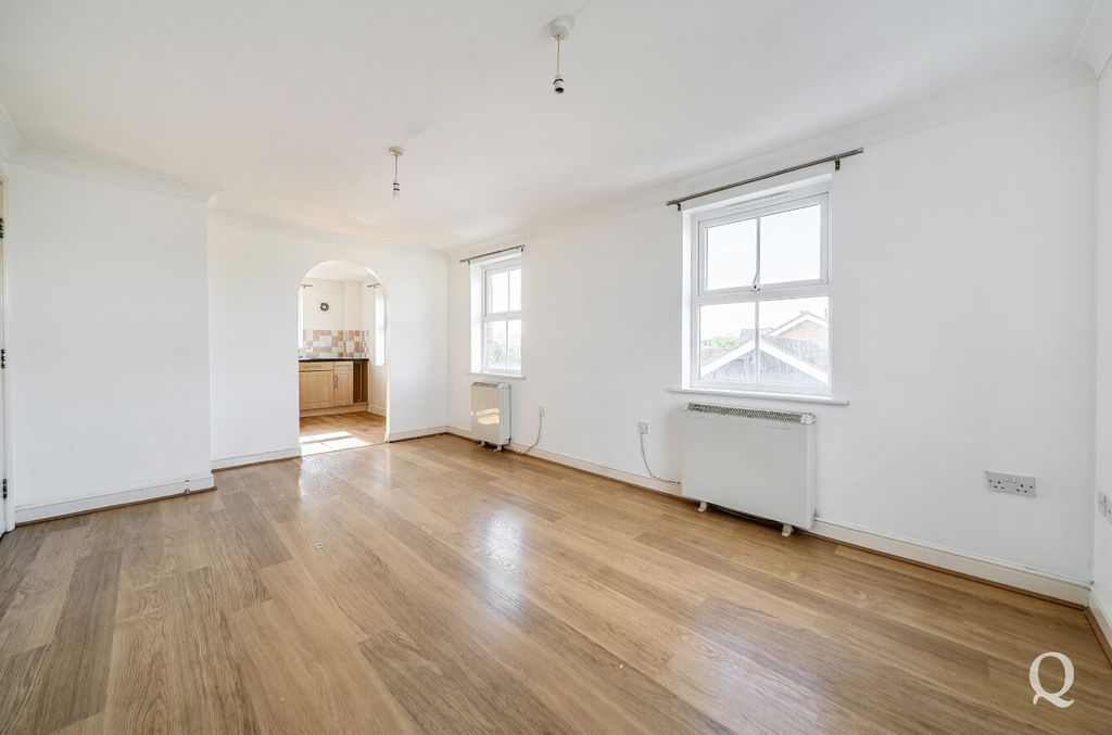 Property photo 2 of 16 8955297F-5c6A-4c1...