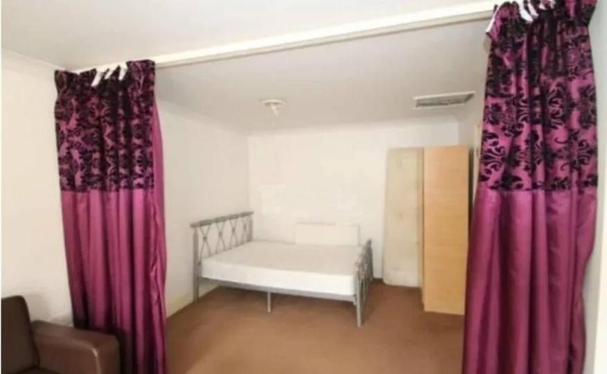 Property photo 1 of 4 Studio Flat With Small Seperate Living Area - Ilford