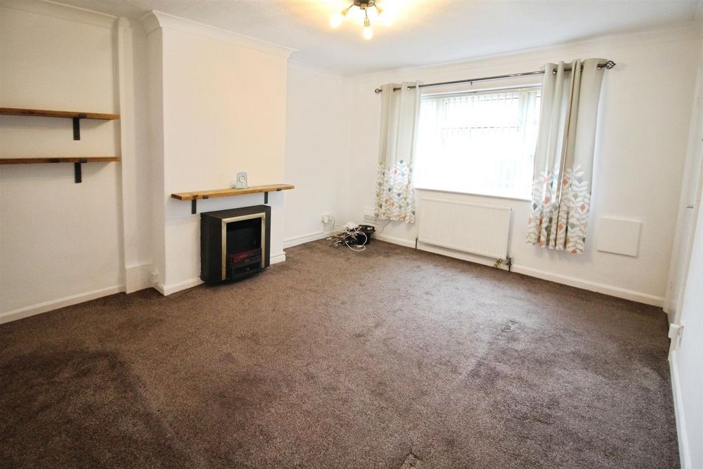 Property photo 2 of 12 Lounge