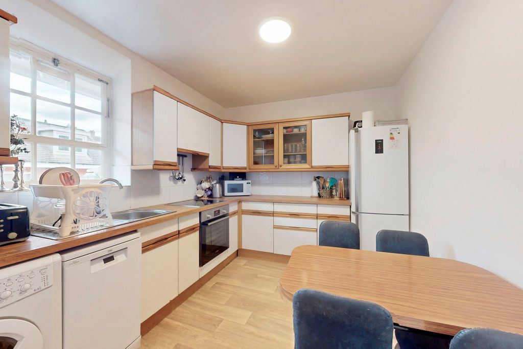 Property photo 3 of 13 Picture No. 10