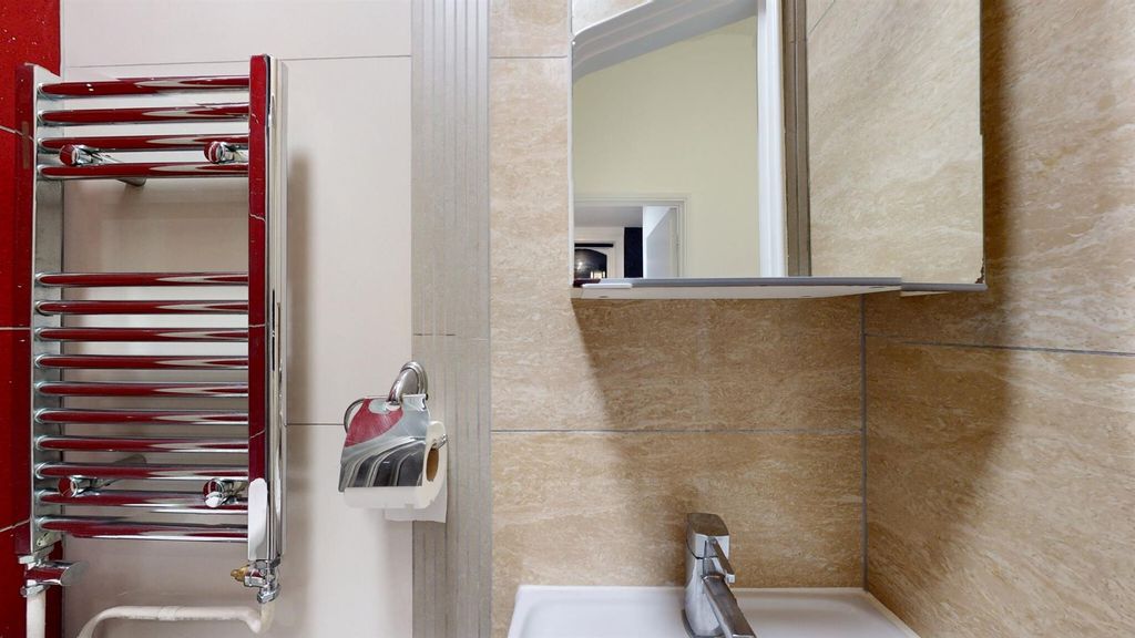 Property photo 3 of 10 69135A2Ecb56E9Ffa8448A94_9Db0Baa58444F7671d87ee1Ae